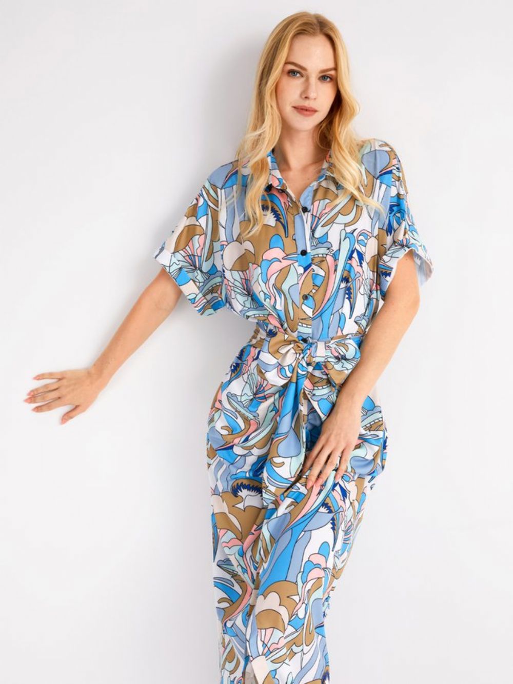 Kurzärmliges Slim-Fit-Kleid Mit Urlaubsdruck