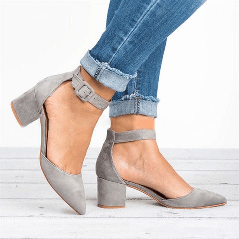 Große Frauen Chunky Heel Ankle Strap Pumps