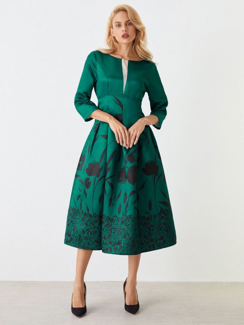 Elegantes Dreiviertel-Midikleid Mit Blumenmuster