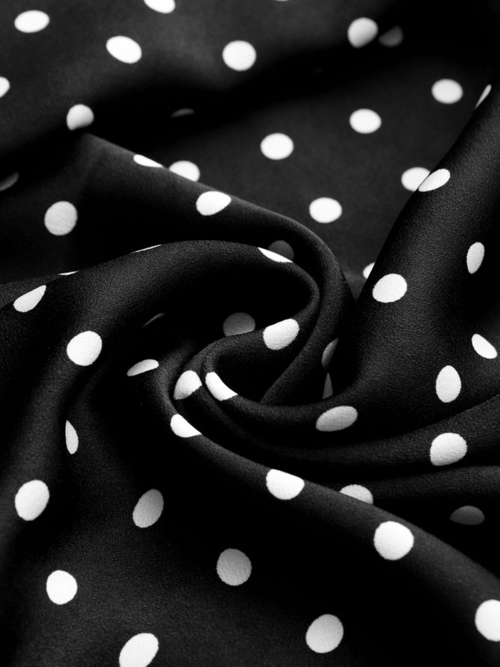 Elegantes Polka Dots Kleid Mit Stehkragen