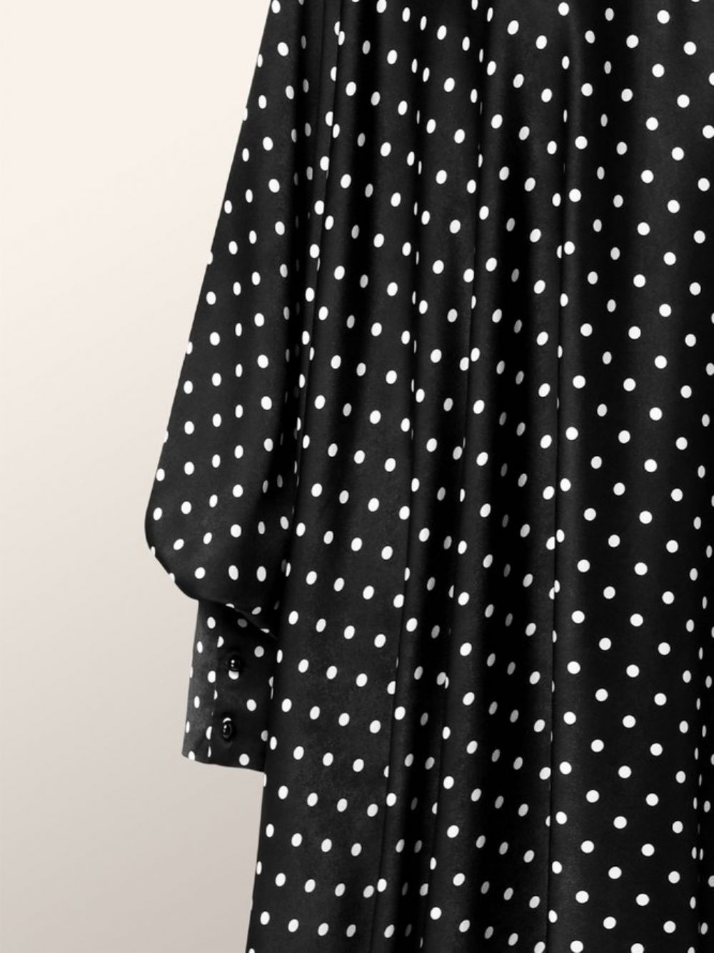 Elegantes Polka Dots Kleid Mit Stehkragen