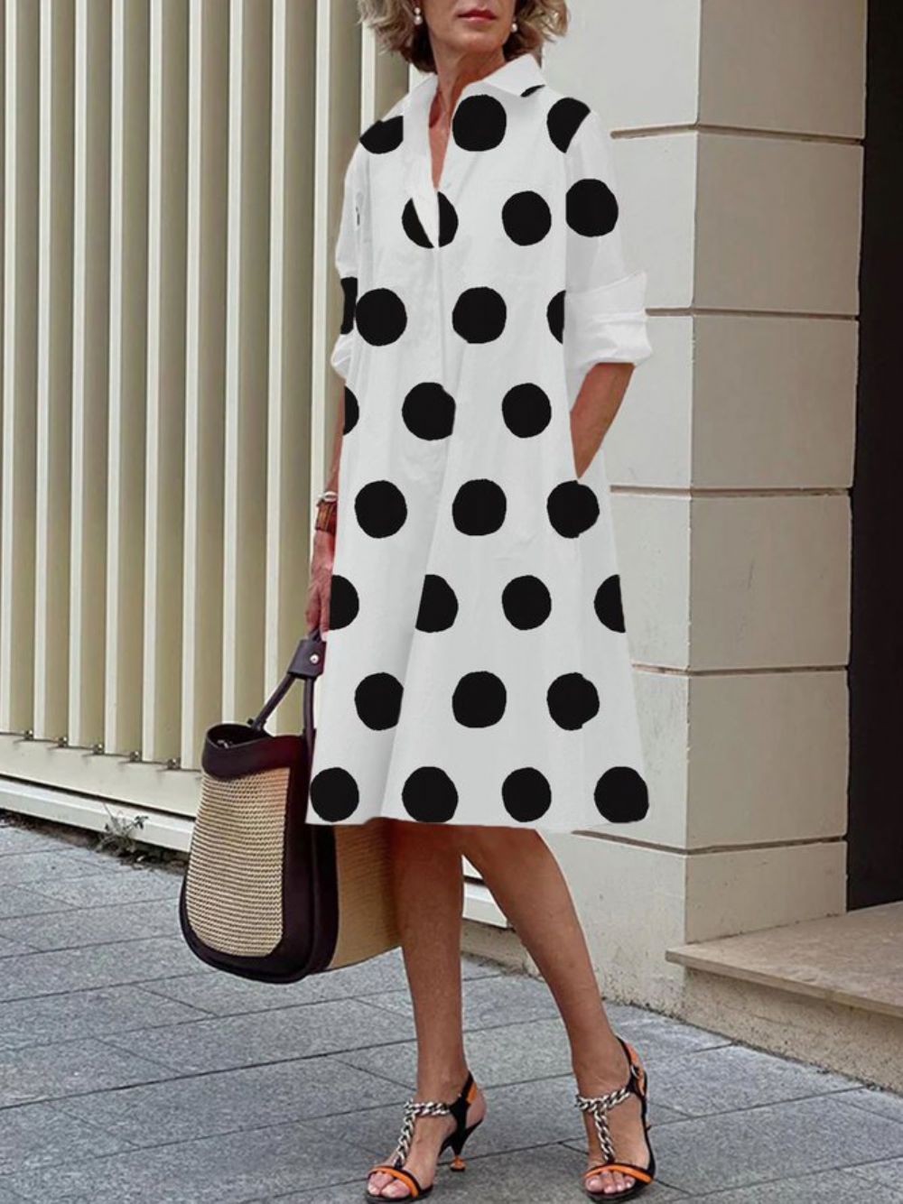 Langärmliges Kleid Mit Hemdkragen Und Polka Dots In Normaler Passform