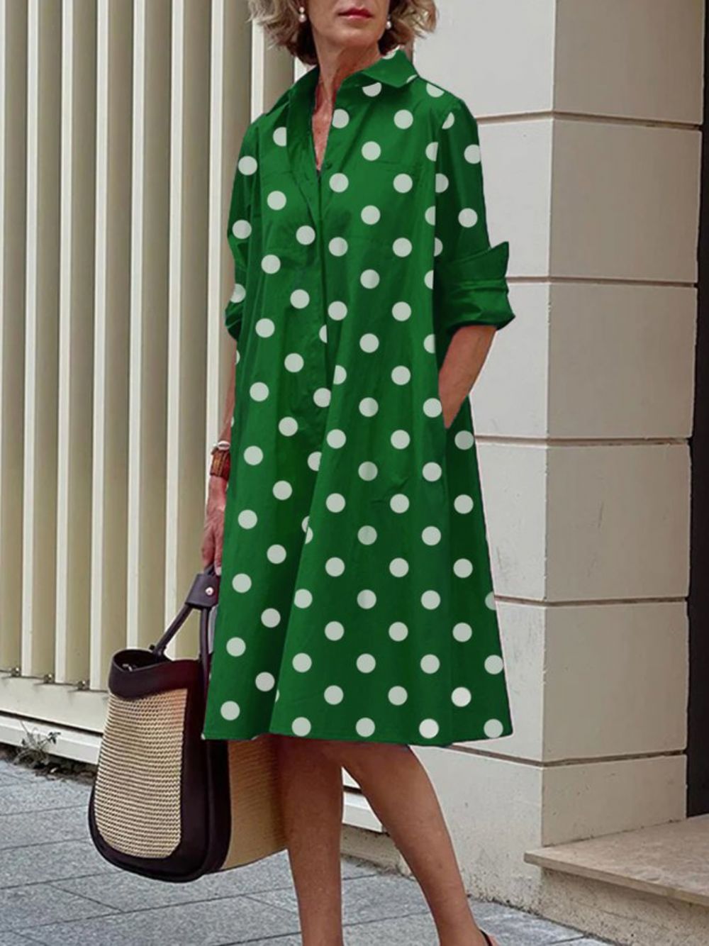 Langarmkleid Mit Polka Dots Normaler Passform Und Hemdkragen