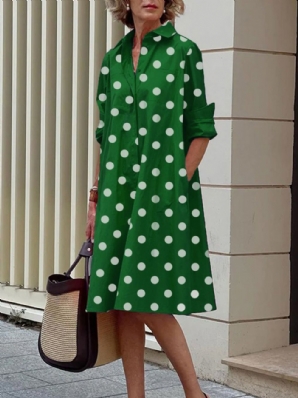 Langarmkleid Mit Polka Dots Normaler Passform Und Hemdkragen