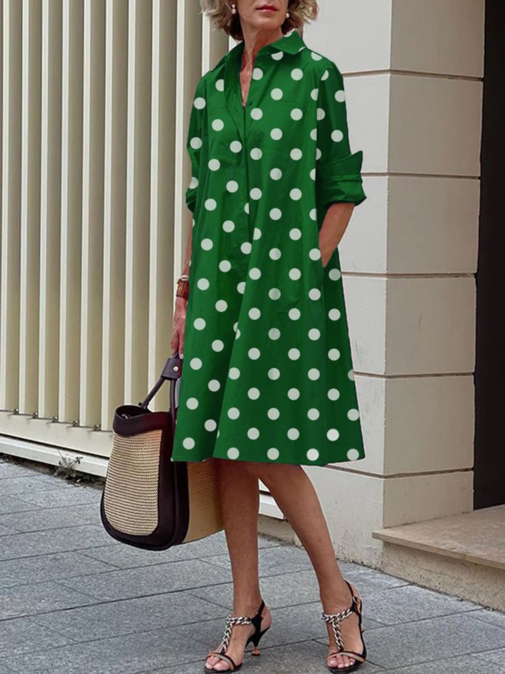 Langarmkleid Mit Polka Dots Normaler Passform Und Hemdkragen