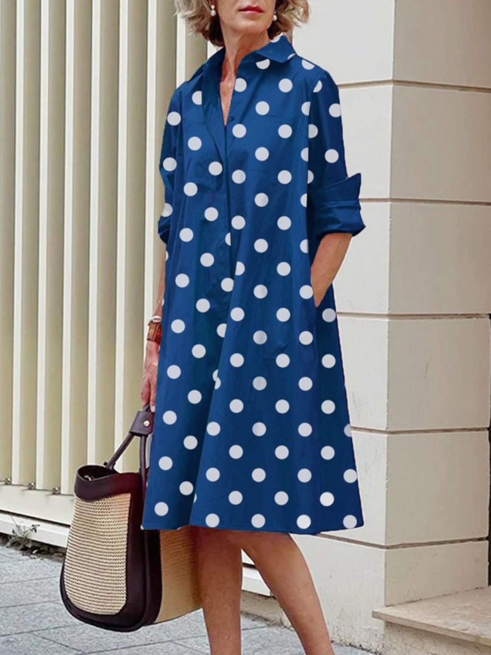 Langarmkleid Mit Polka Dots Normaler Passform Und Hemdkragen