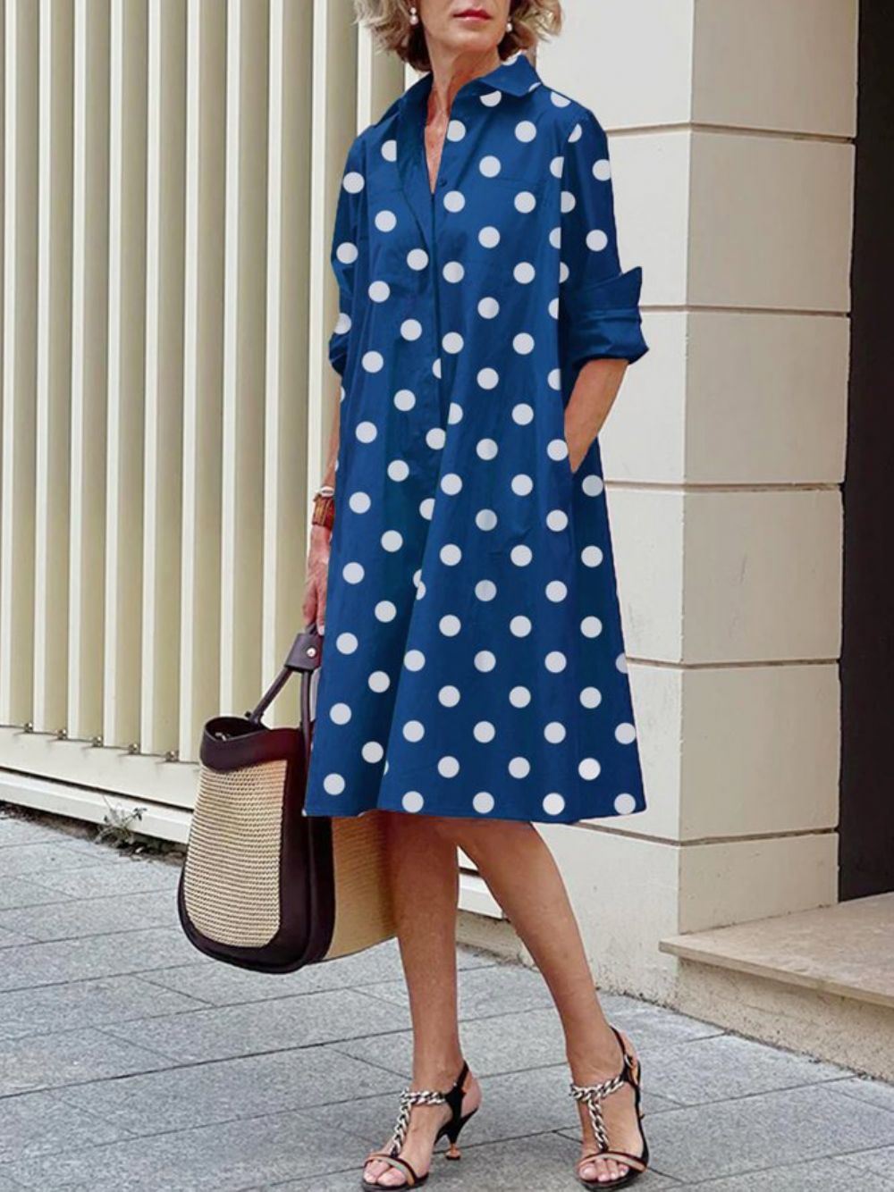 Langarmkleid Mit Polka Dots Normaler Passform Und Hemdkragen