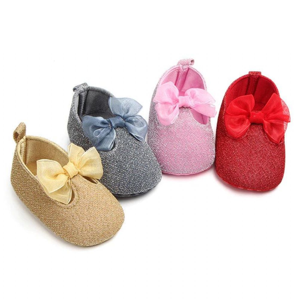 Schuhe Des Babymädchens Mit Spitzenknoten