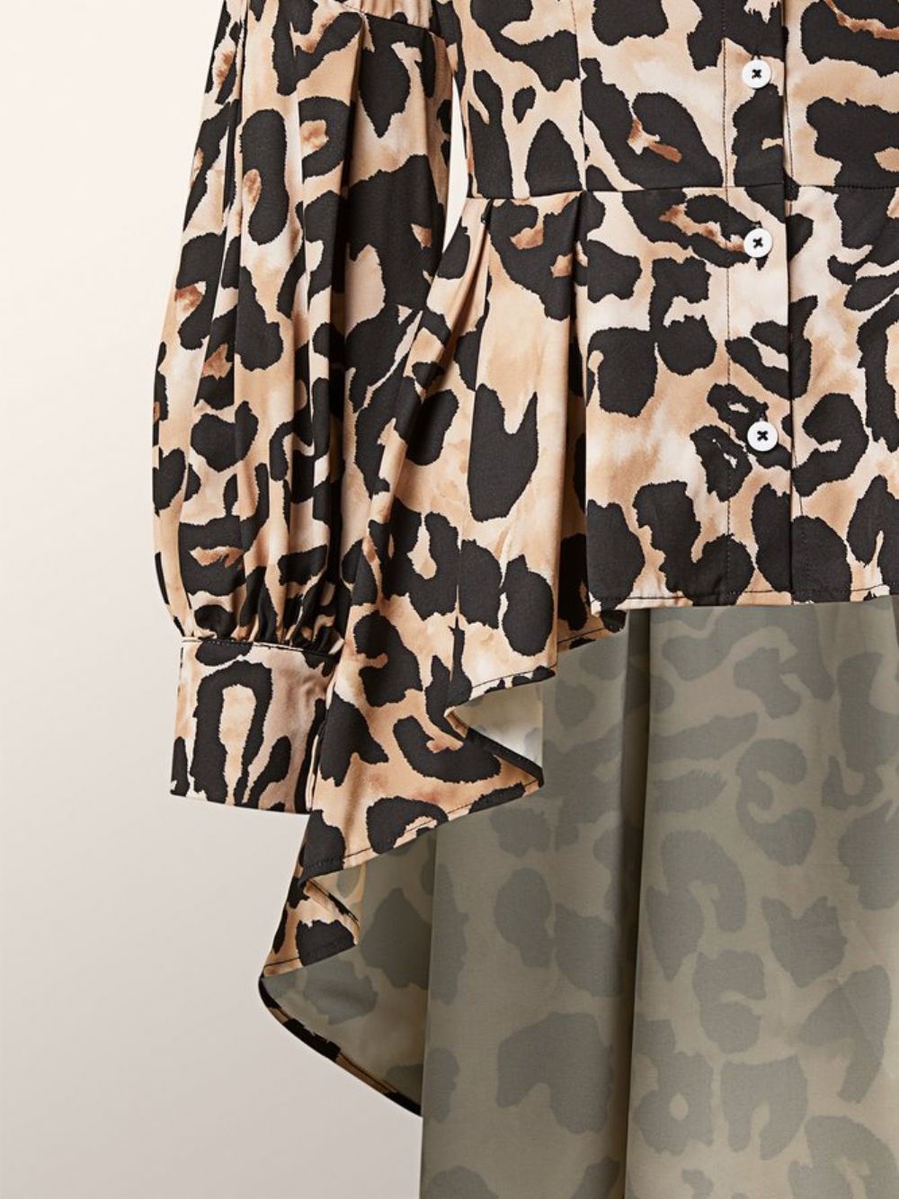 Unregelmäßige Bluse Mit Leoparden-Hemdkragen Und Langen Ärmeln