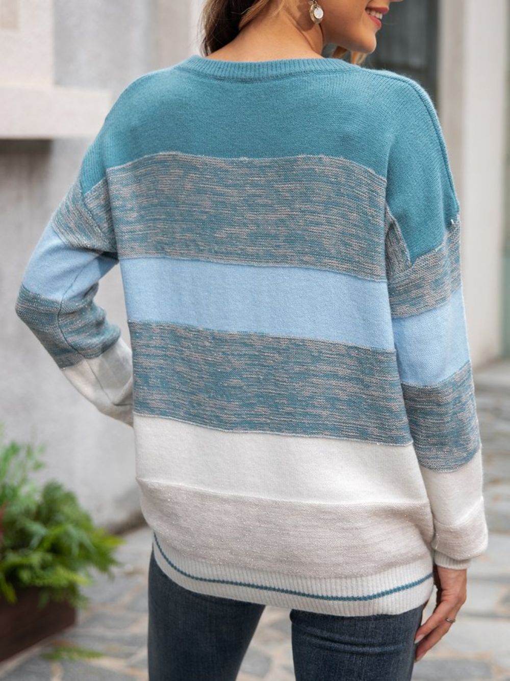 Blauer Lässiger Pullover Mit Rundhalsausschnitt