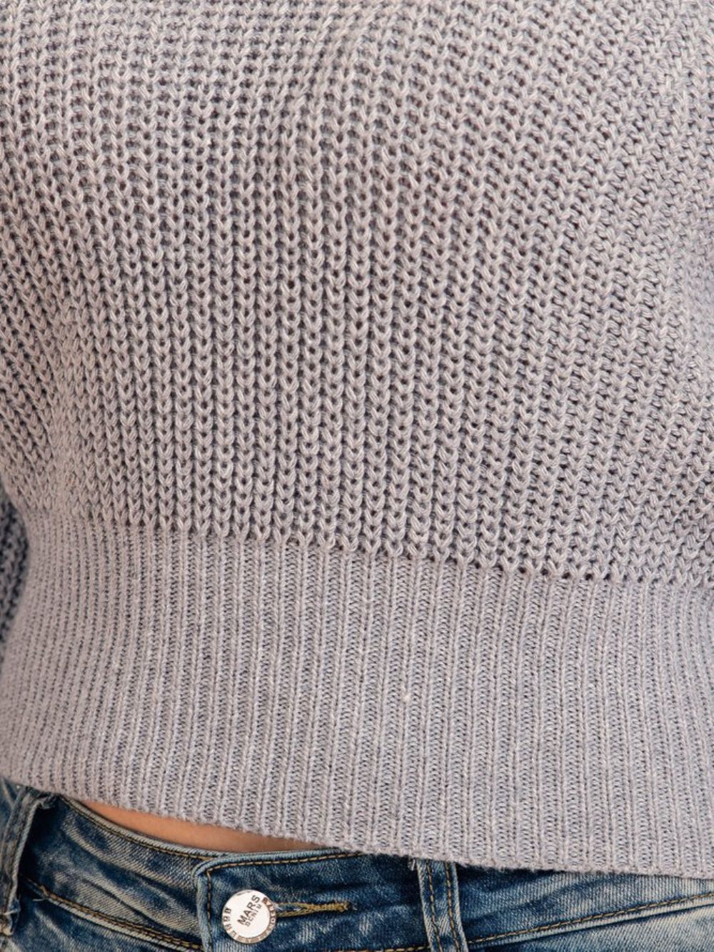 Grauer Strickpullover Mit Ballonärmeln